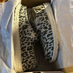 Hey Dude Wendy Cheetah shoes size 8